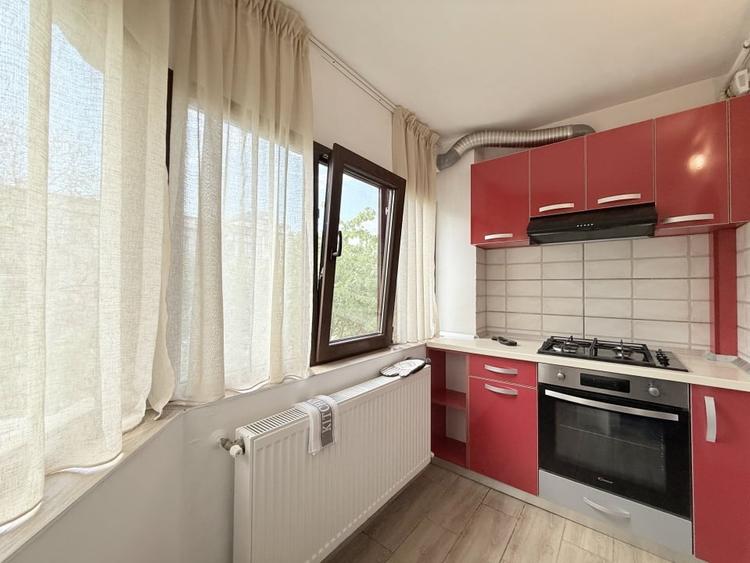 Apartament cu 3 camere decomandat, mobilat în Faleza Nord