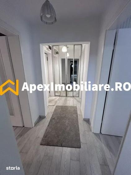 Apartament cu 3 camere semidecomandat în Central