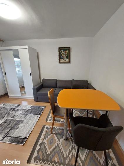 Garsonieră decomandată în Calea București