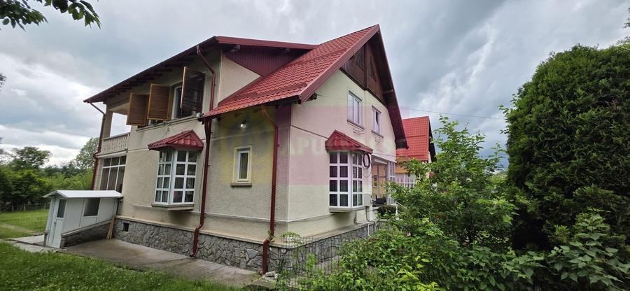 Casă individuală cu 6 camere cu Canalizare în Cornu