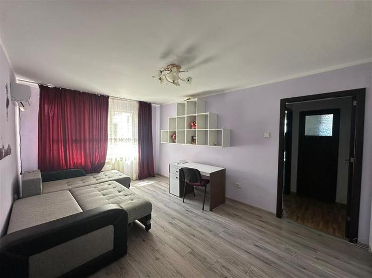 Apartament cu 2 camere semidecomandat, mobilat în Podu Roș