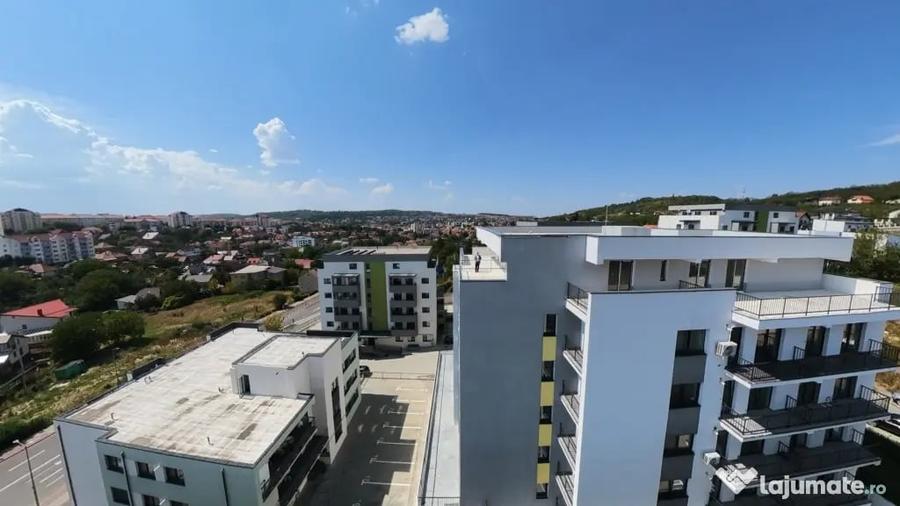 Apartament cu 3 camere semidecomandat în Central