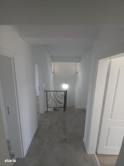 Casă cu 4 camere în Domnești