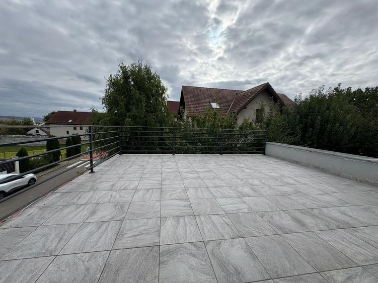 Casă individuală cu 5 camere cu Canalizare în Șura Mică