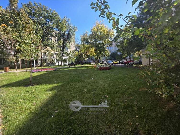 Apartament cu 2 camere semidecomandat în Podu Roș