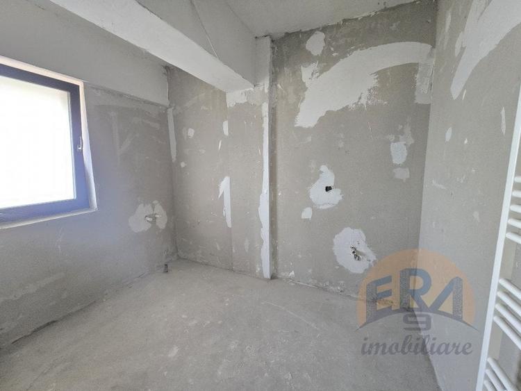 Apartament cu 4 camere decomandat în Salca