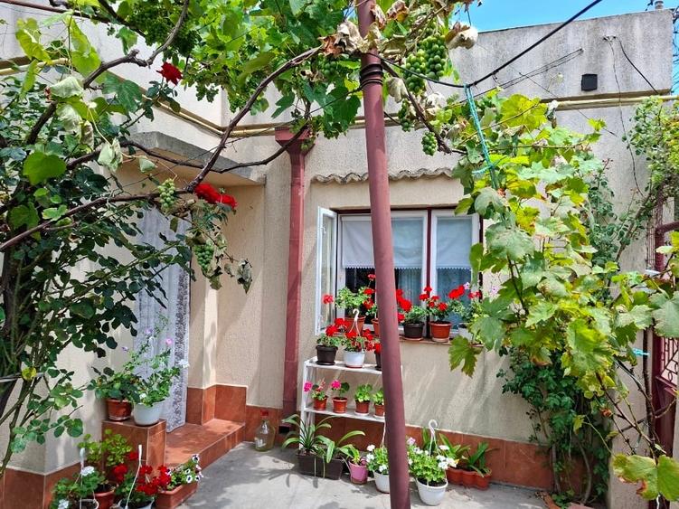 Casă individuală cu 3 camere cu Canalizare în Faleza Nord