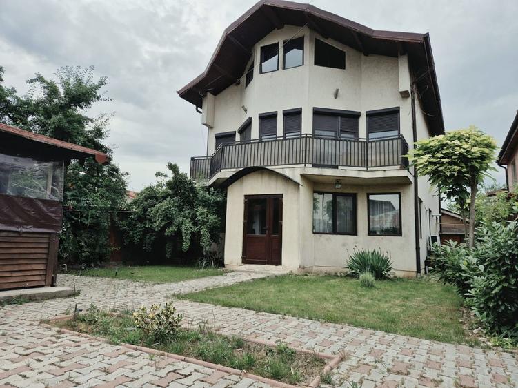 Casă cu 4 camere cu Teren 288 Mp în Central