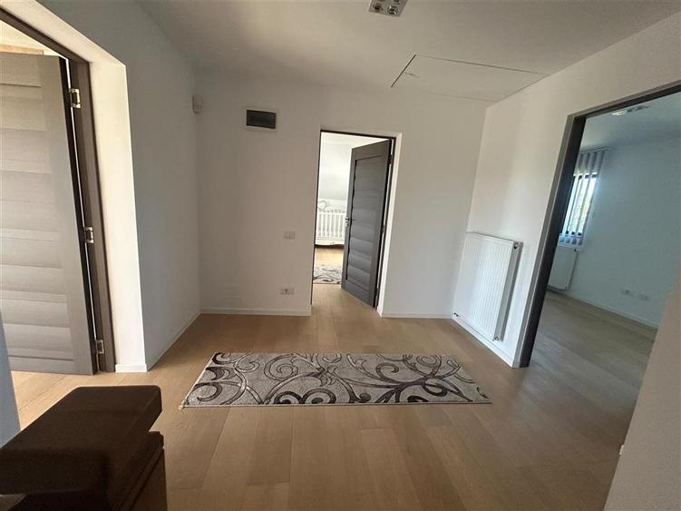 Casă individuală cu 5 camere cu Teren 100 Mp în Pătrăuți