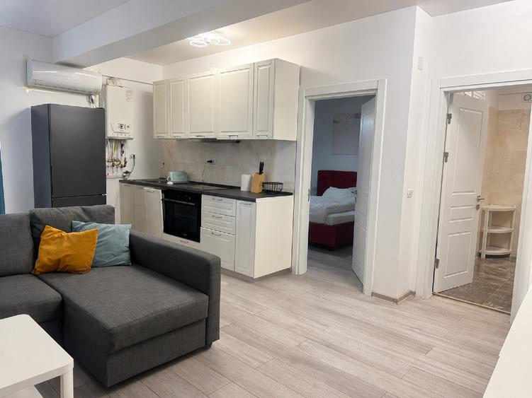 Apartament cu 2 camere semidecomandat, mobilat în Nord