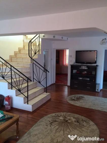 Casă cu 5 camere în Exterior Vest