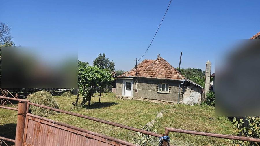 Casă cu 3 camere în Zece Hotare