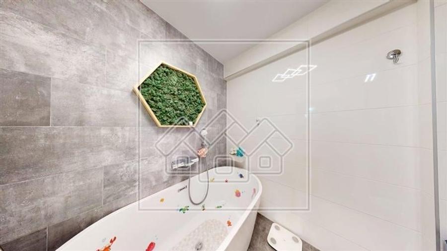 Apartament cu 3 camere nedecomandat în Turnișor