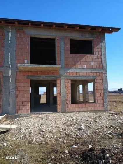 Casă cu 1 camere cu Teren 400 Mp în Tărlungeni