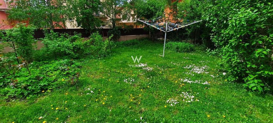 Casă individuală cu 8 camere cu Canalizare în Trei Stejari