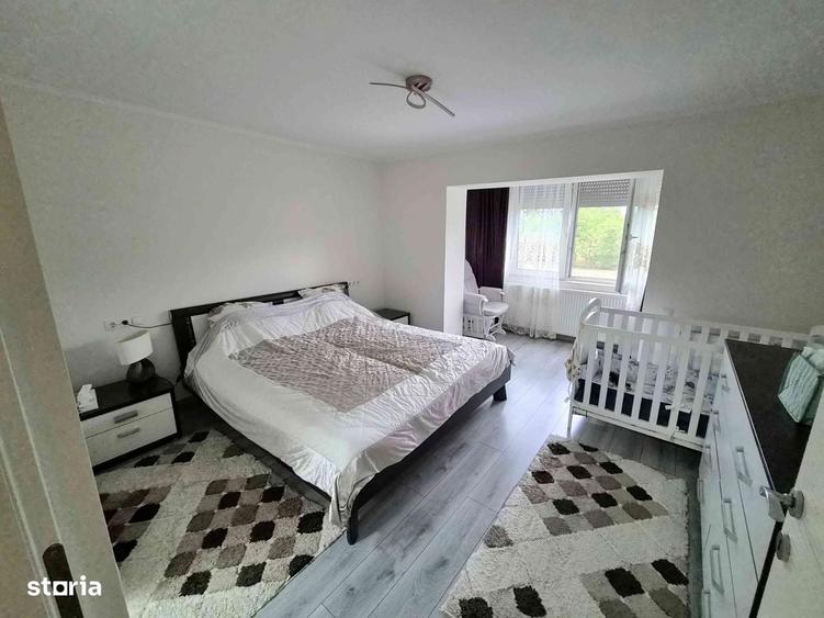 Apartament cu 4 camere în Micro 17