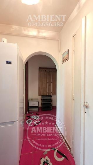 Apartament cu 3 camere semidecomandat, mobilat în Central