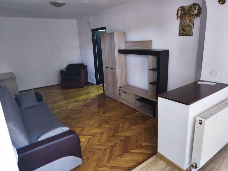 Apartament cu 2 camere semidecomandat în Lacu