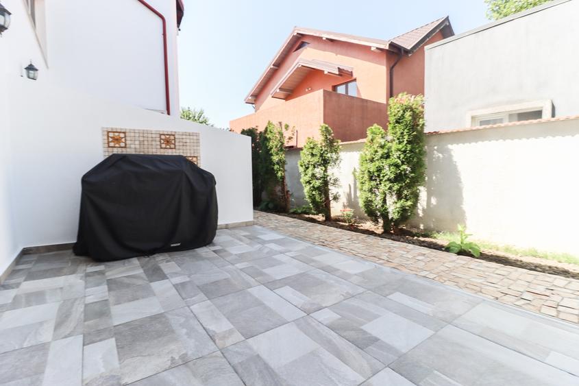 Duplex cu 4 camere cu Canalizare în 1 Decembrie