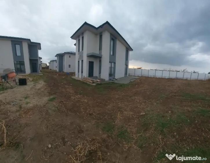 Casă cu 4 camere cu Teren 400 Mp în Central