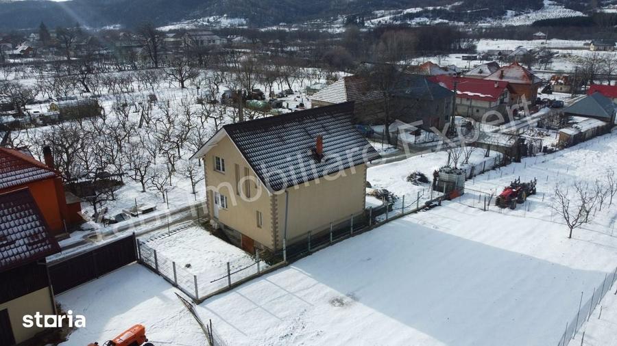 Casă cu 4 camere cu Teren 407 Mp în Țițești