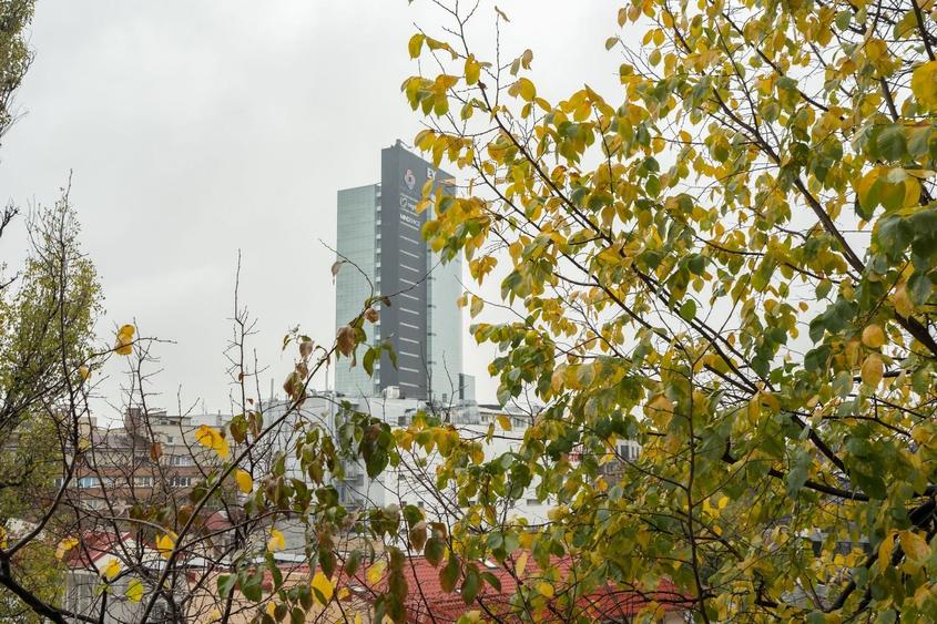 Apartament cu 2 camere decomandat, mobilat în P-ța Victoriei