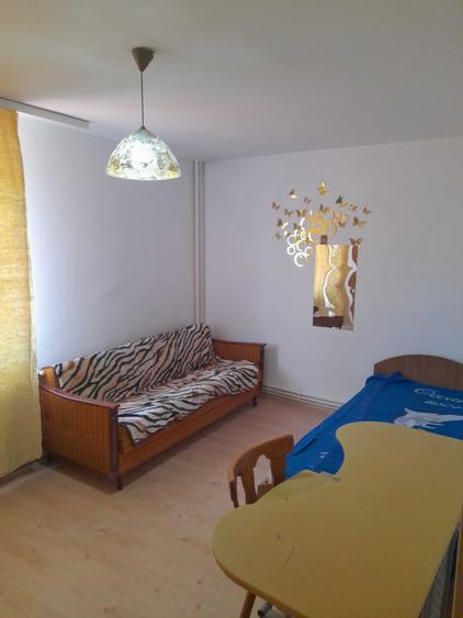 Apartament cu 3 camere decomandat în Mircea cel Bătrân