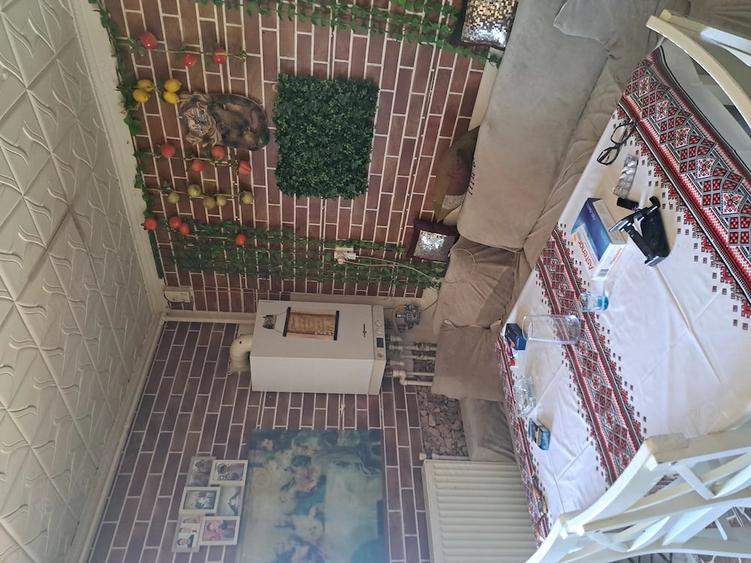 Apartament cu 2 camere semidecomandat în Pod