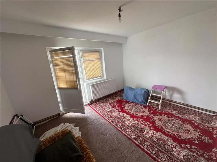 Apartament cu 3 camere decomandat în Bucovina