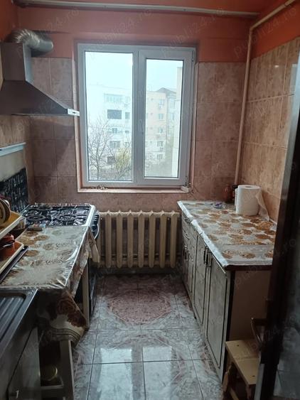 Apartament cu 3 camere semidecomandat în Central