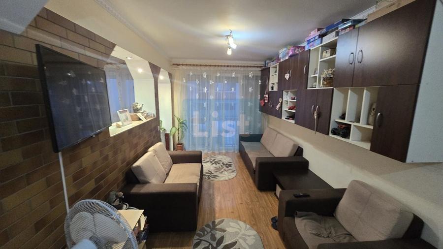 Apartament cu 3 camere semidecomandat în Gherla