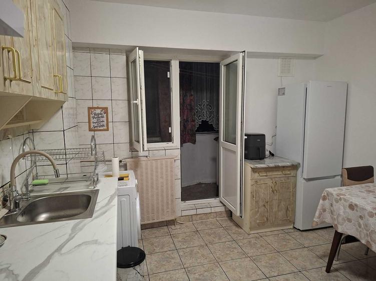 Apartament cu 2 camere decomandat în Păcii