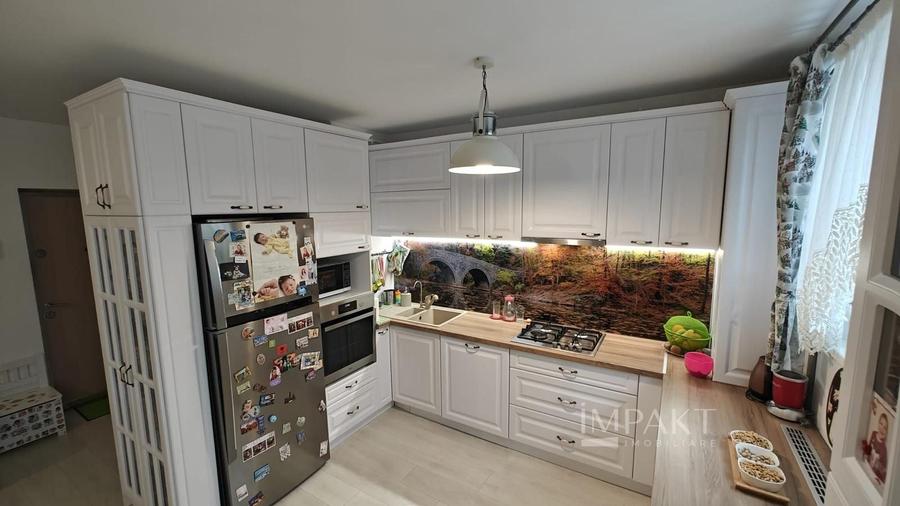 Apartament cu 3 camere semidecomandat în Europa