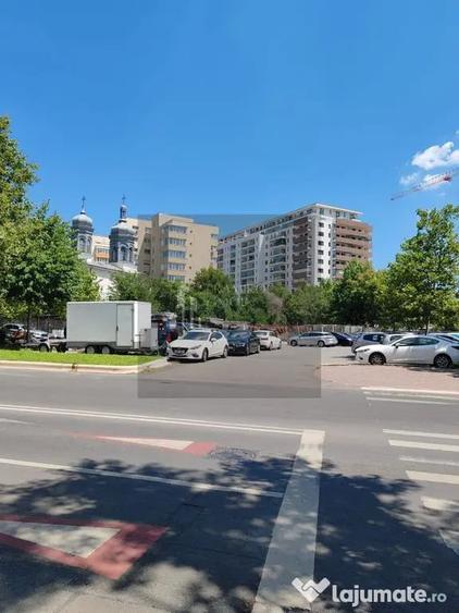 Apartament cu 3 camere decomandat în Titan