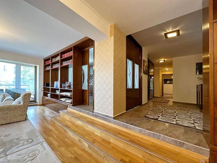 Apartament cu 4 camere decomandat, mobilat în Drumul Poienii