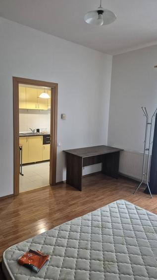 Garsonieră decomandată în Central