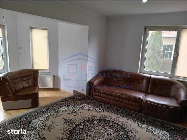 Casă cu 8 camere cu Teren 1000 Mp în Ipotești