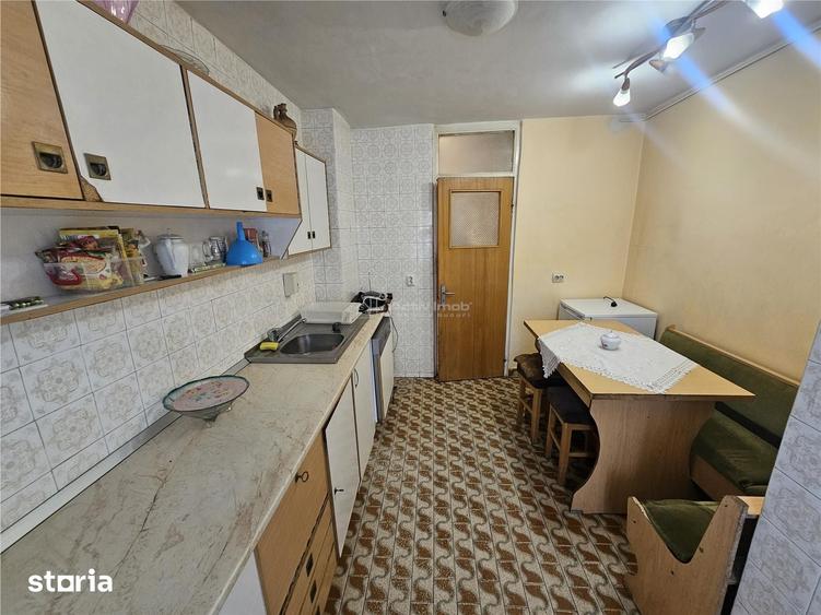 Apartament cu 4 camere decomandat în Central