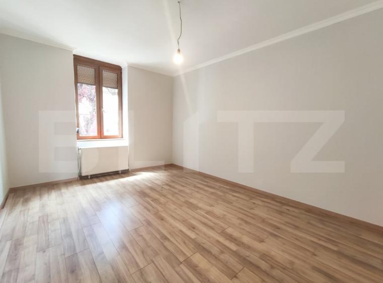 Casă cu 5 camere cu Teren 598 Mp în Central