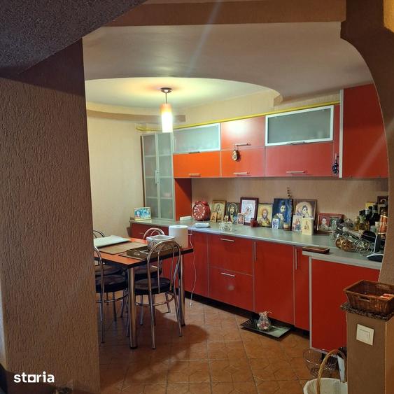Apartament cu 3 camere decomandat în Găvana