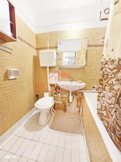Apartament cu 4 camere decomandat în Drumul Taberei