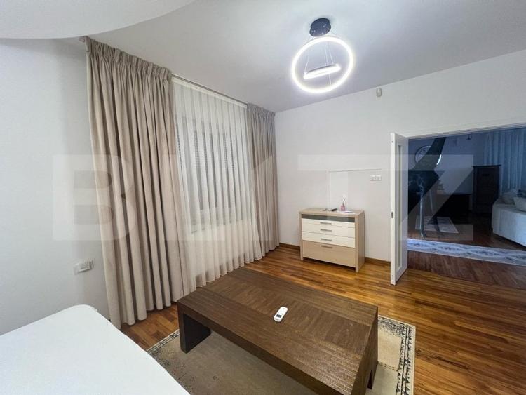 Casă individuală cu 6 camere cu Canalizare în Cetate