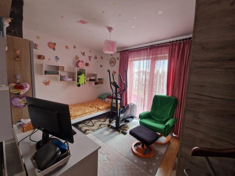 Duplex cu 5 camere cu Canalizare în Florești