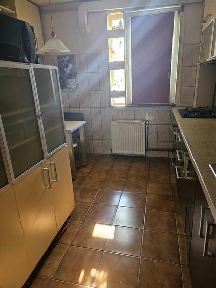 Apartament cu 3 camere semidecomandat în Străulești