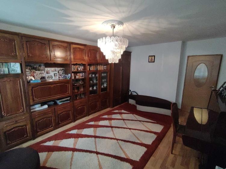 Vanzare apartament cu 3 camere - 2
