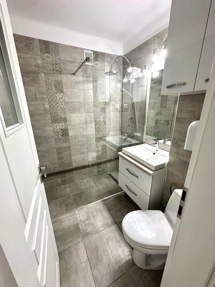 Apartament cu 3 camere semidecomandat în Ultracentral
