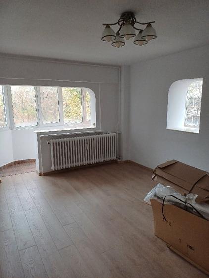 Apartament cu 4 camere decomandat în Dorobanți