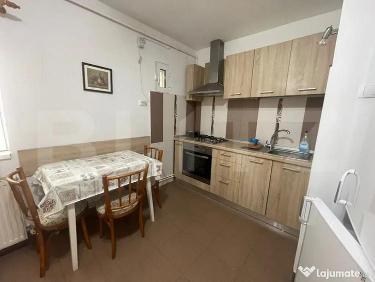 Apartament cu 3 camere decomandat în Central