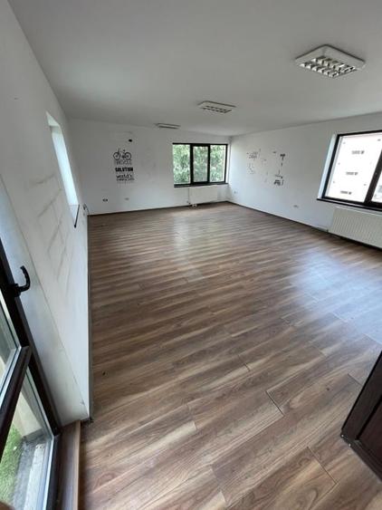 Apartament cu 5 camere decomandat în Spitalul Județean