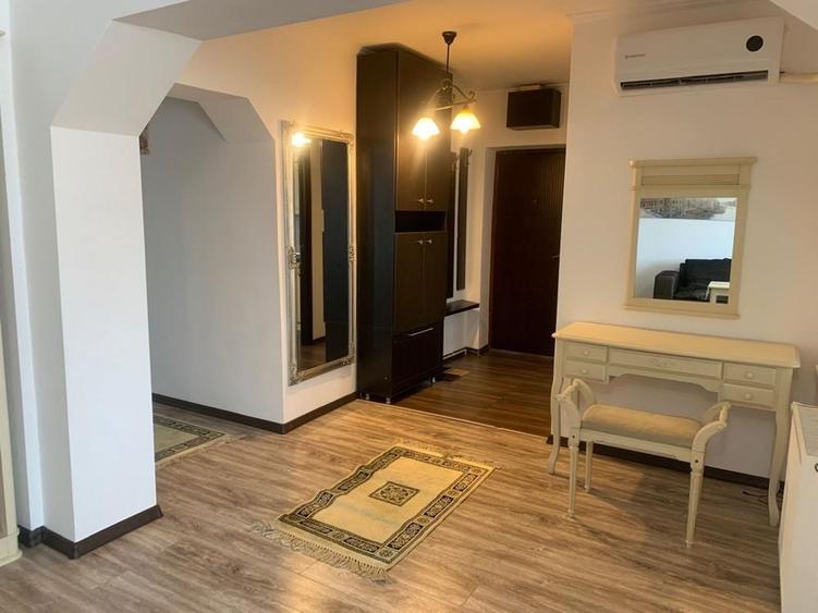 Apartament cu 3 camere în Radu Negru